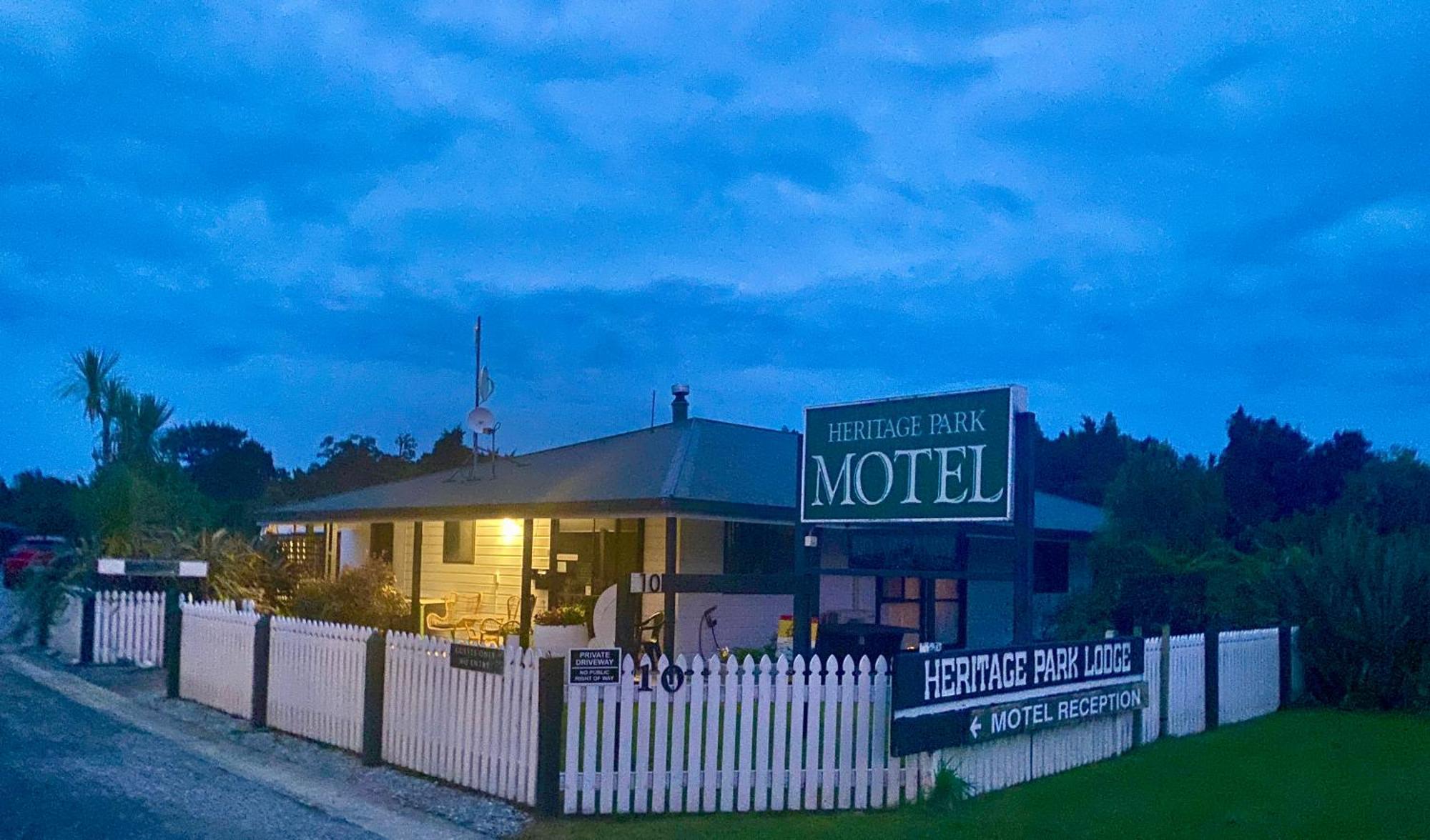 Heritage Park Lodge ハースト エクステリア 写真